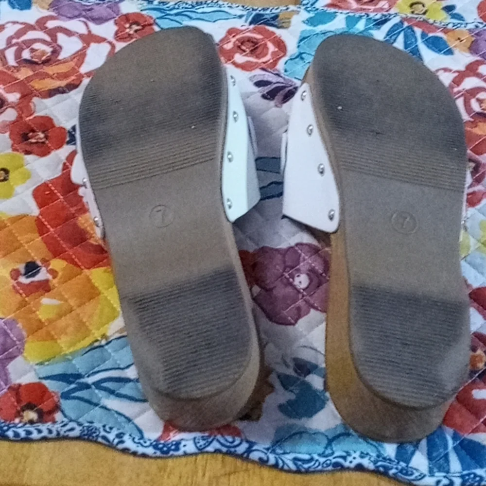Sandles - Picture 3 of 3